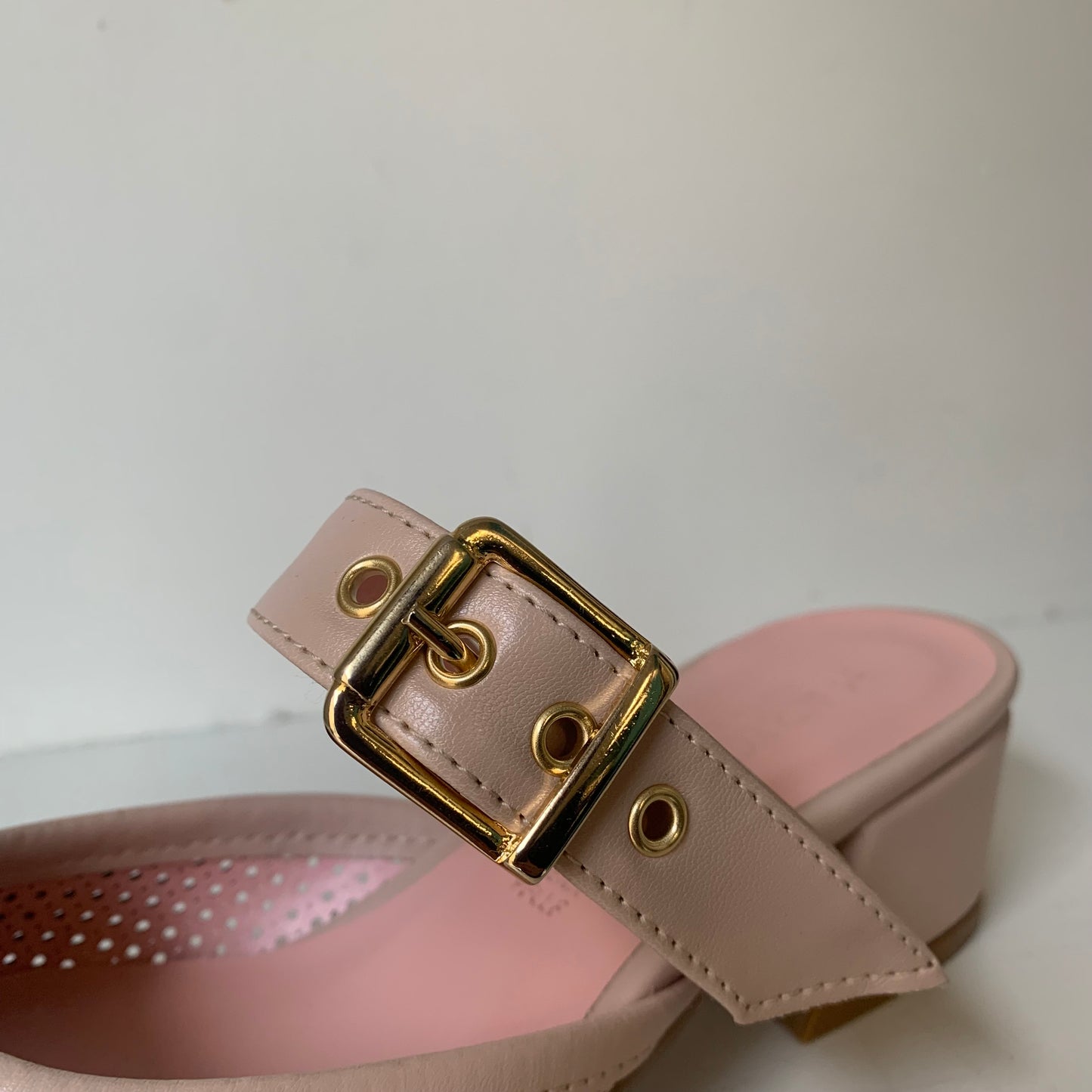 Slingback nude traforato