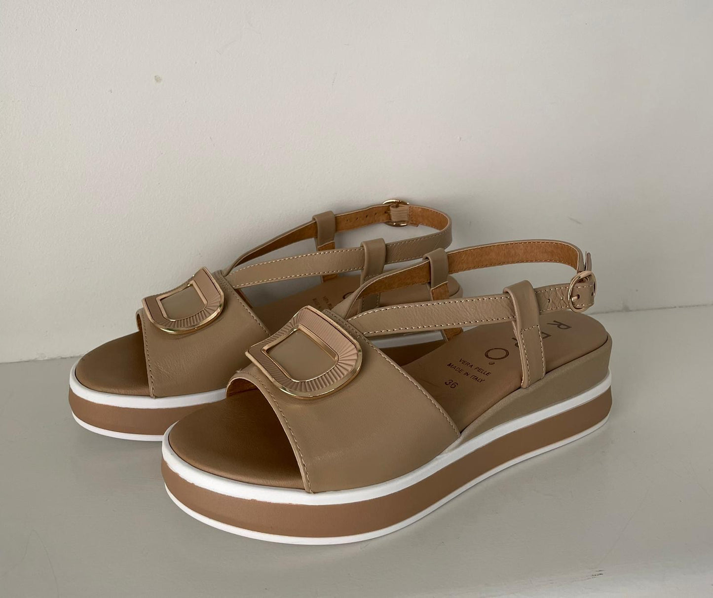 Sandalo in pelle