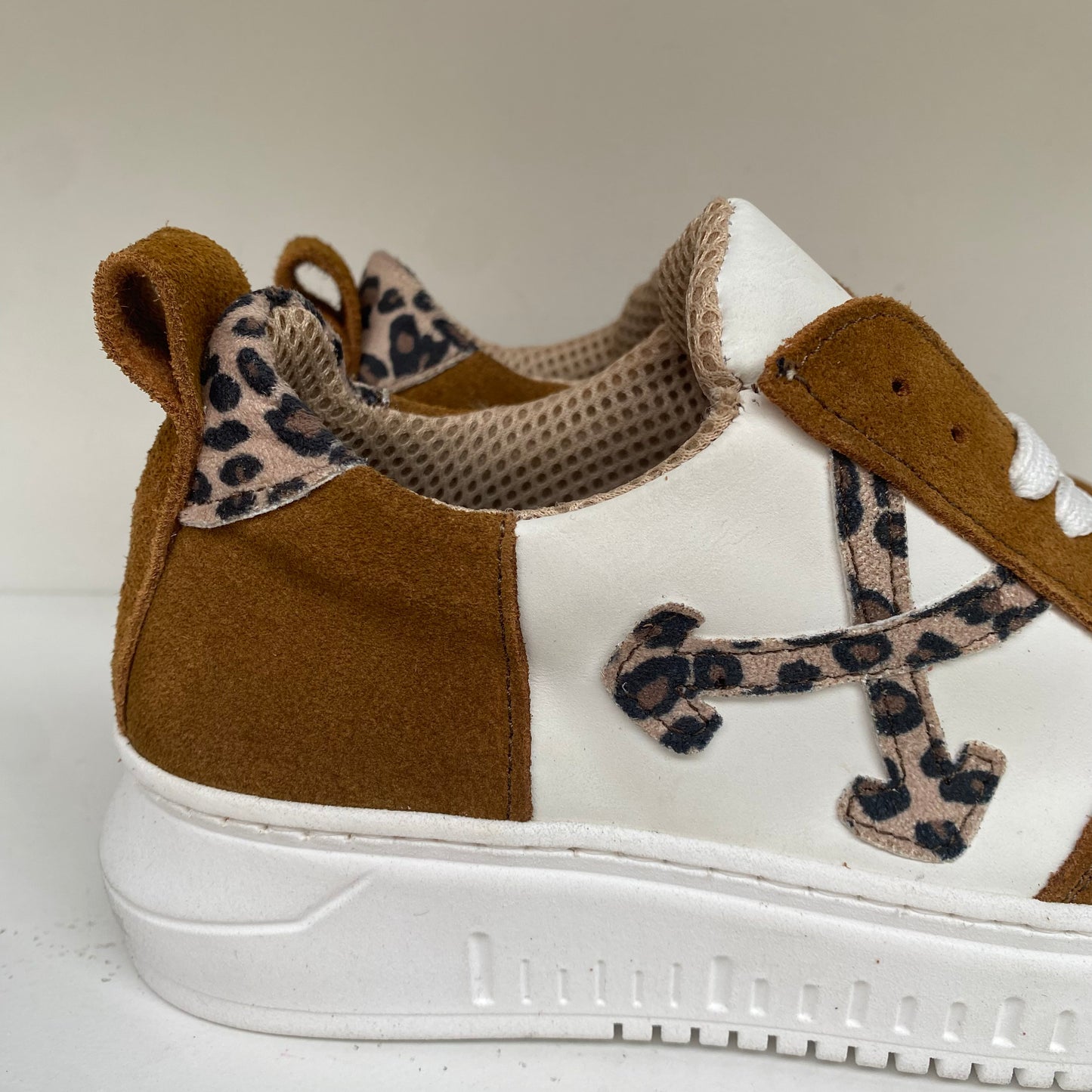 Sneakers freccia leopardata