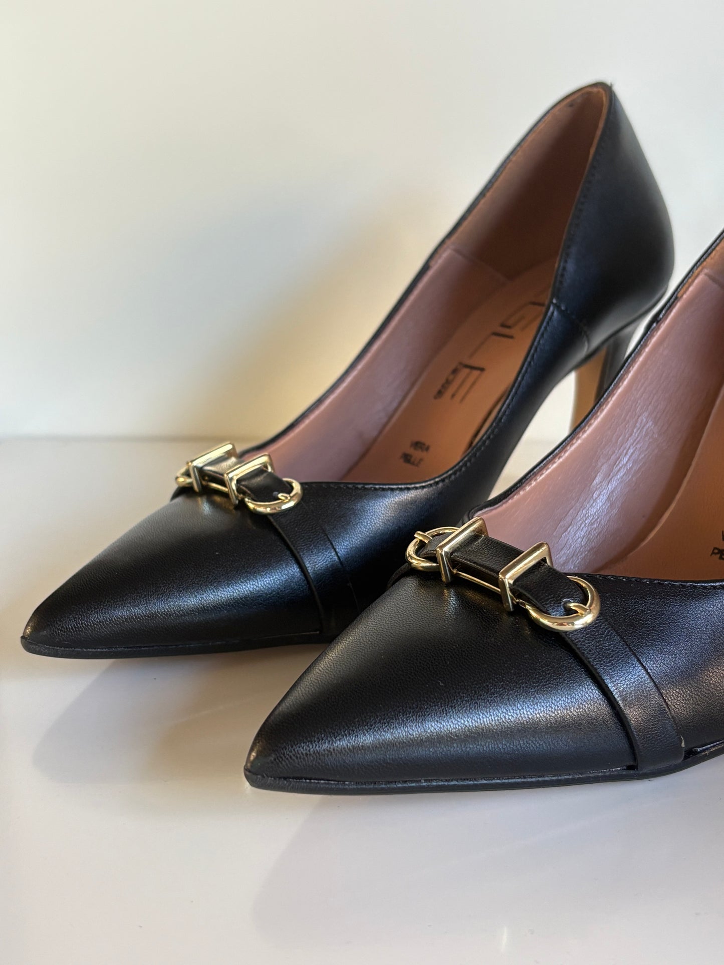 Décolleté con morsetto nero