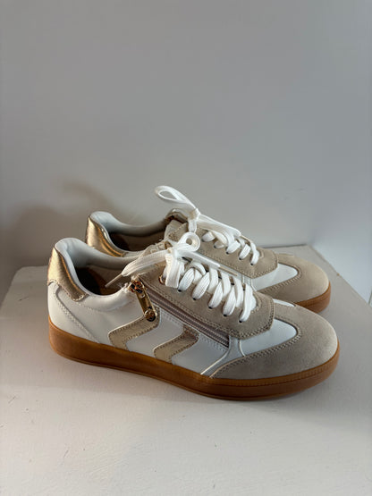Sneakers gold
