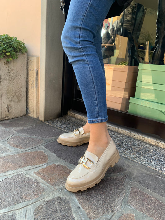 Mocassino panna con morsetto