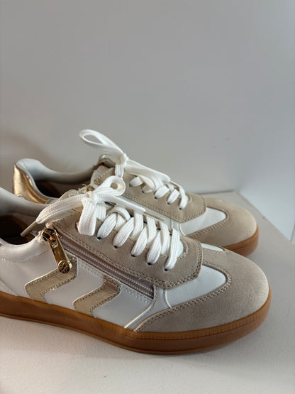 Sneakers gold