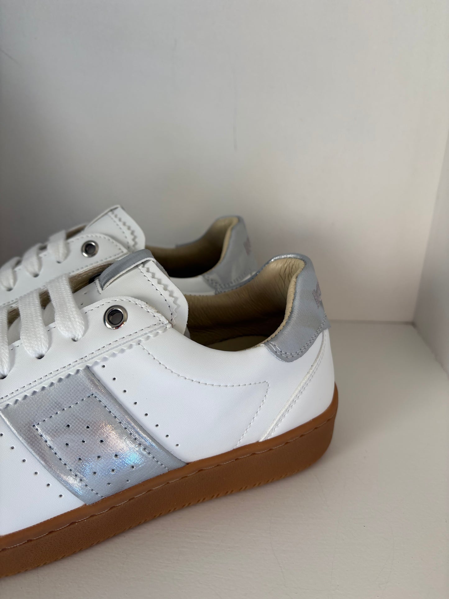 Sneakers bianche e argento