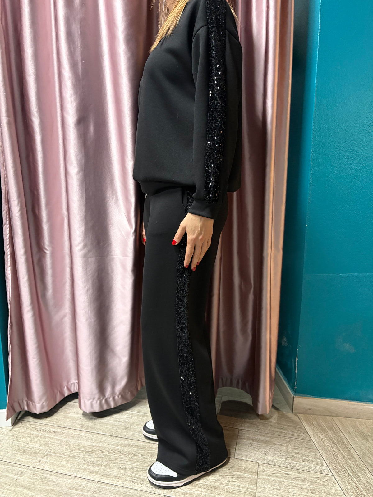 Completo con dettaglio paillettes