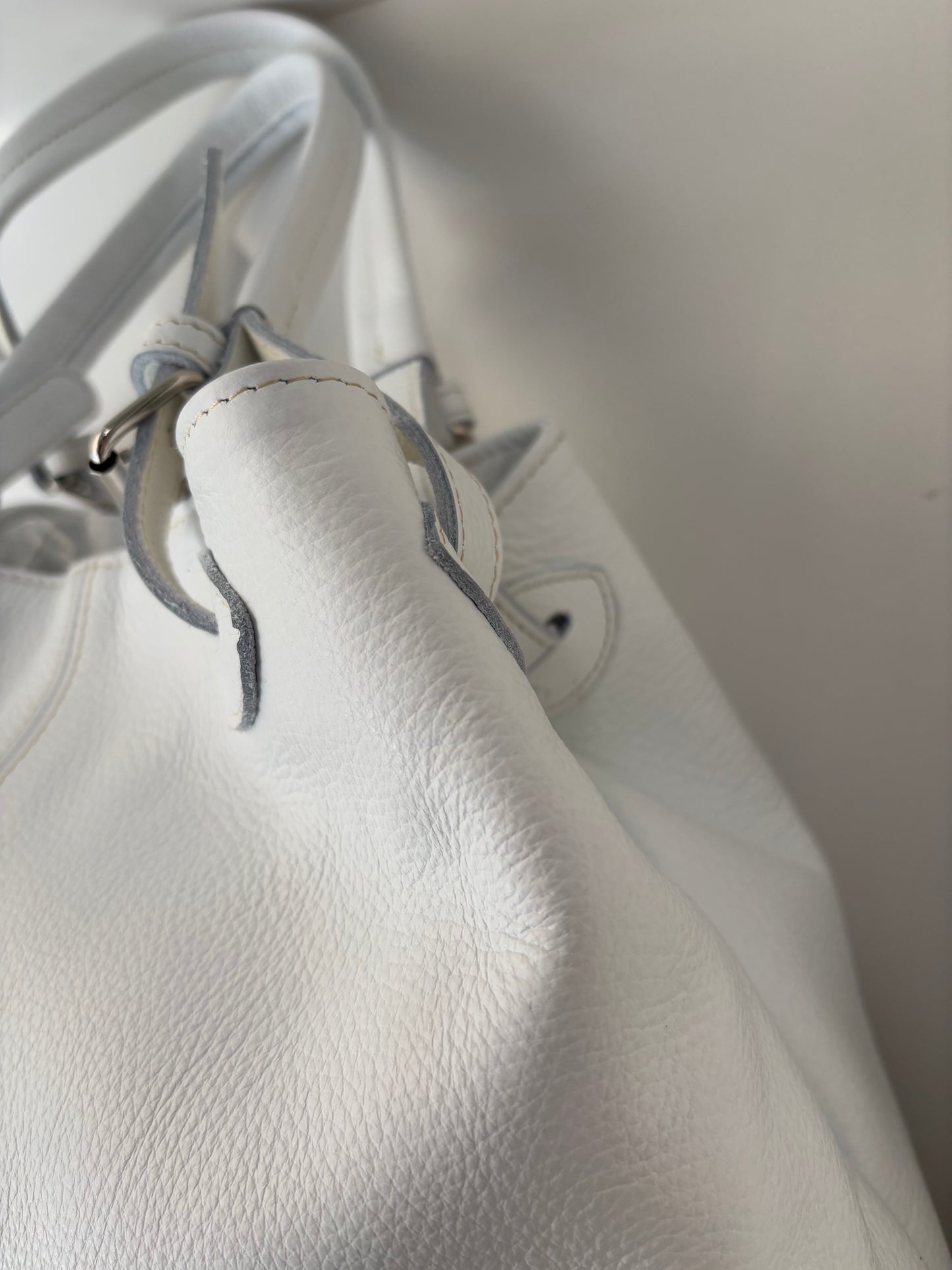 Borsa bianca con tracolla in pelle