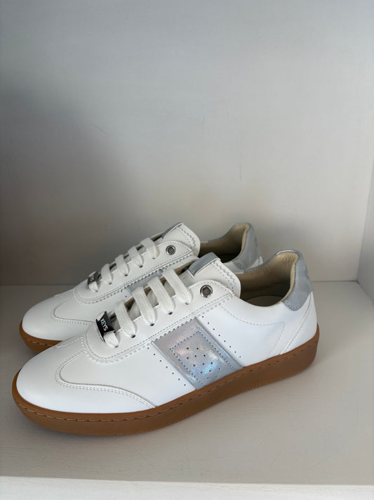 Sneakers bianche e argento