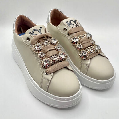 Sneaker in pelle con gioiello
