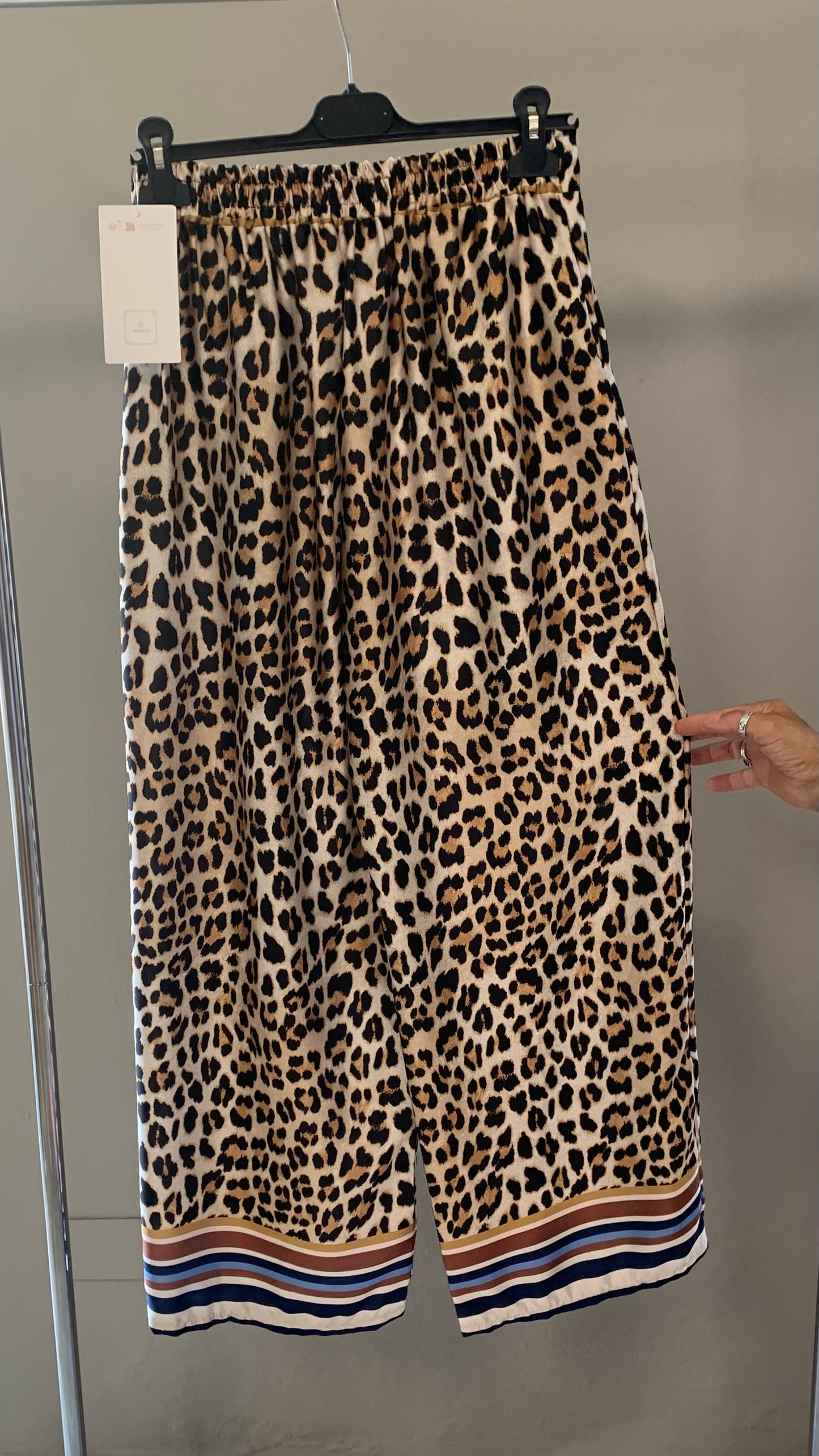 Pantaloni leopardati