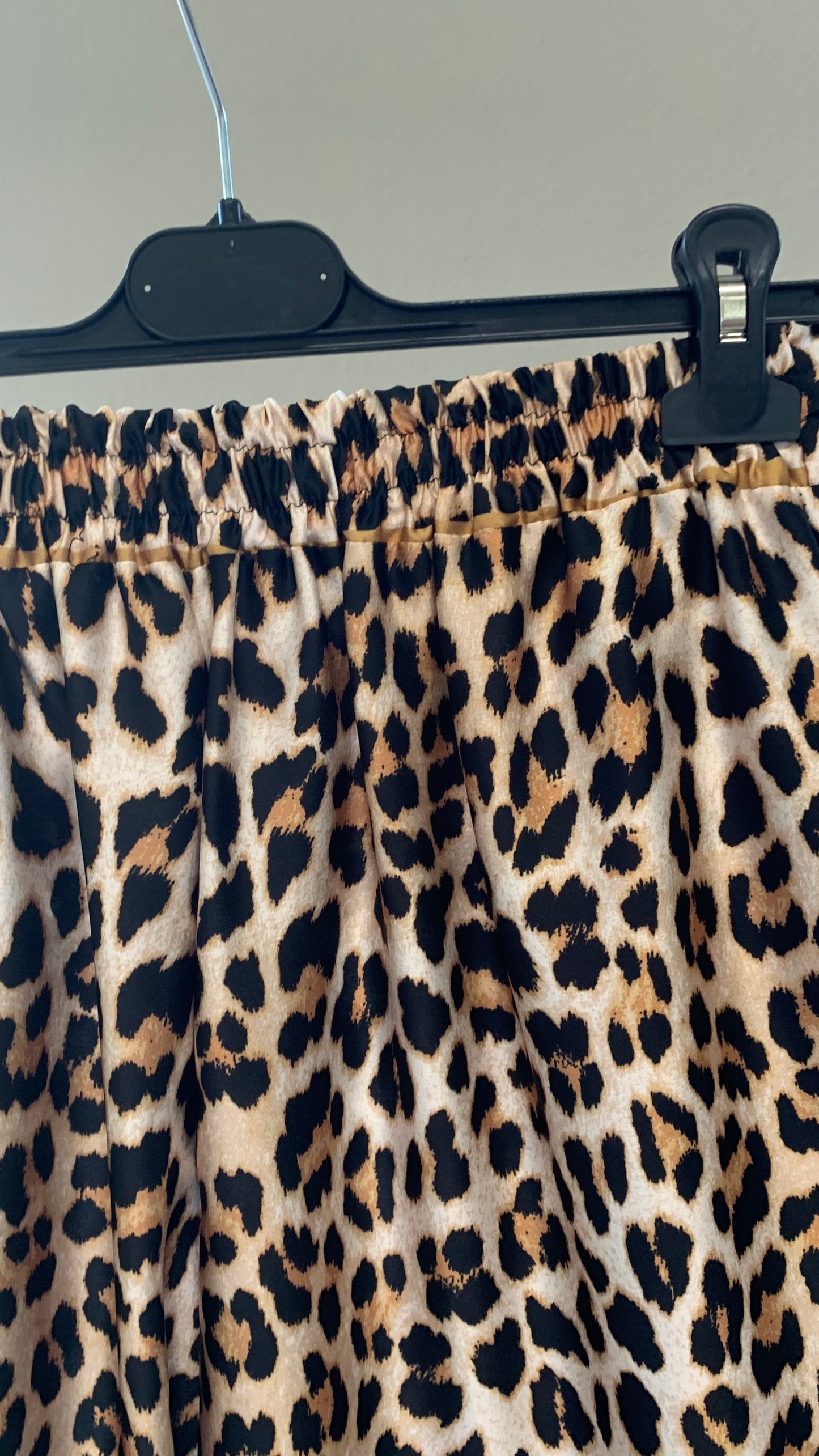 Pantaloni leopardati