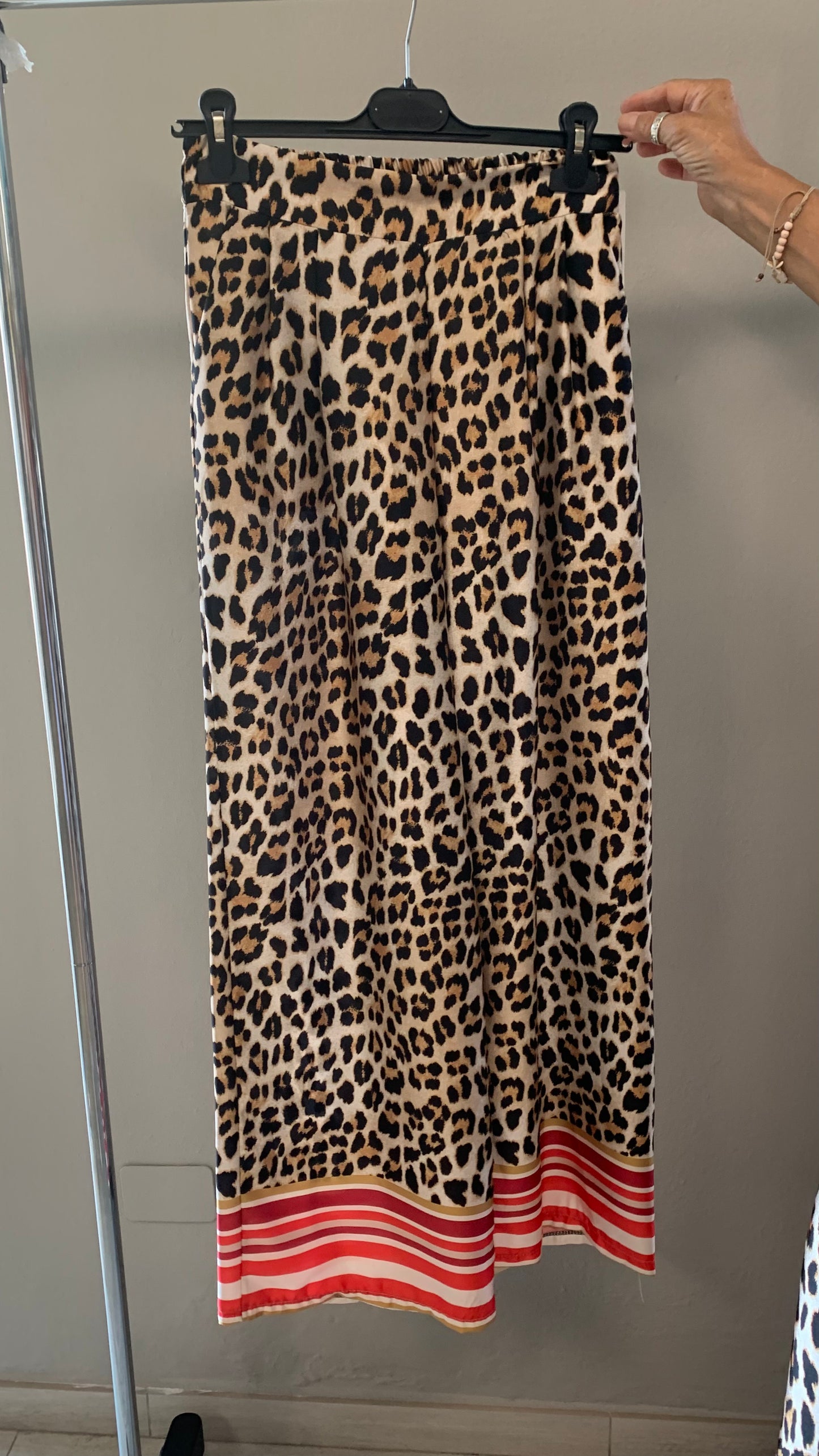 Pantaloni leopardati